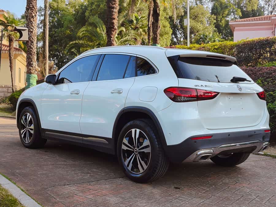 Mercedes-Benz GLA Class 2020 car image #4