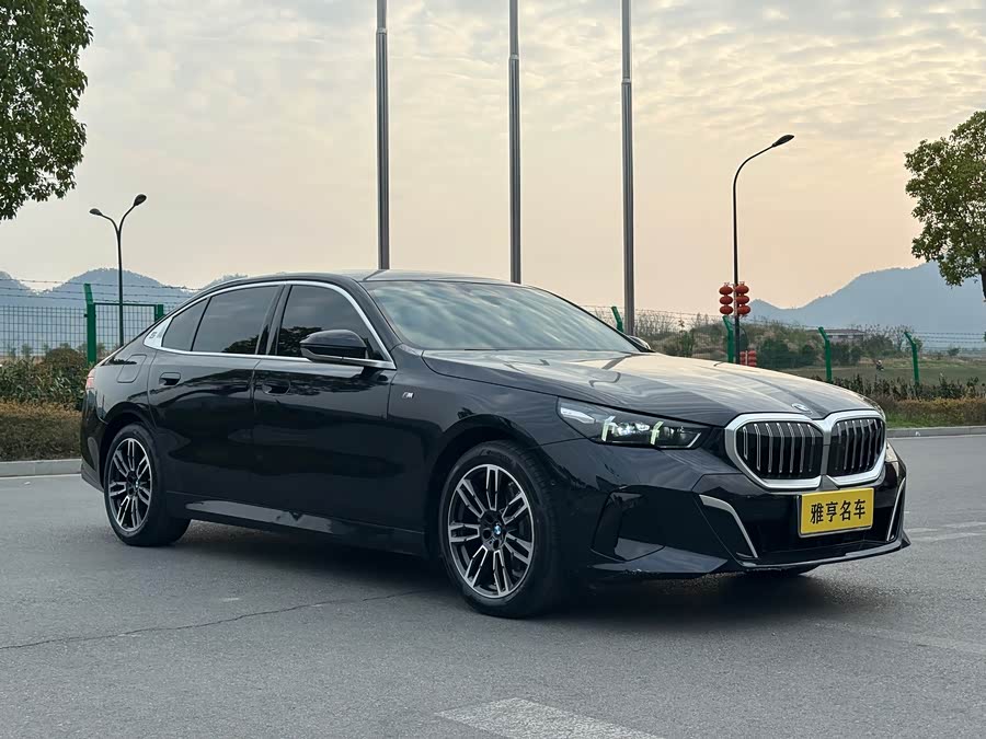 BMW 5 Series 2025 #4 BMW 5 Series 2025 car image #4