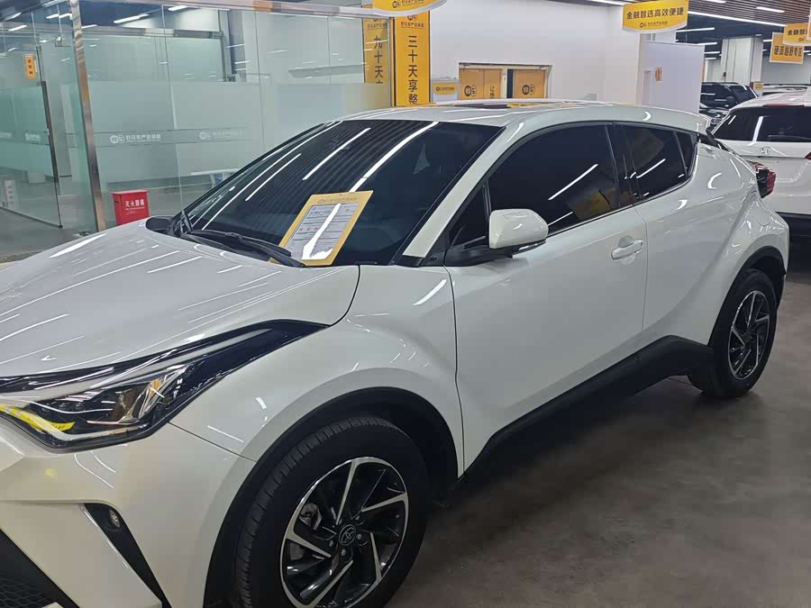 Toyota C-HR 2023 car image #4