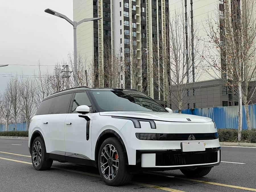 Lynk & Co 900 2025 car image #4