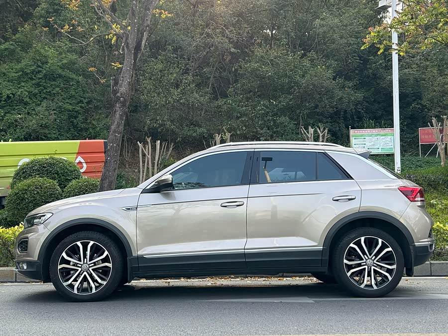 Volkswagen T-Roc 2019 car image #4