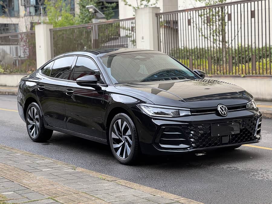 Volkswagen Passat 2025 car image #4