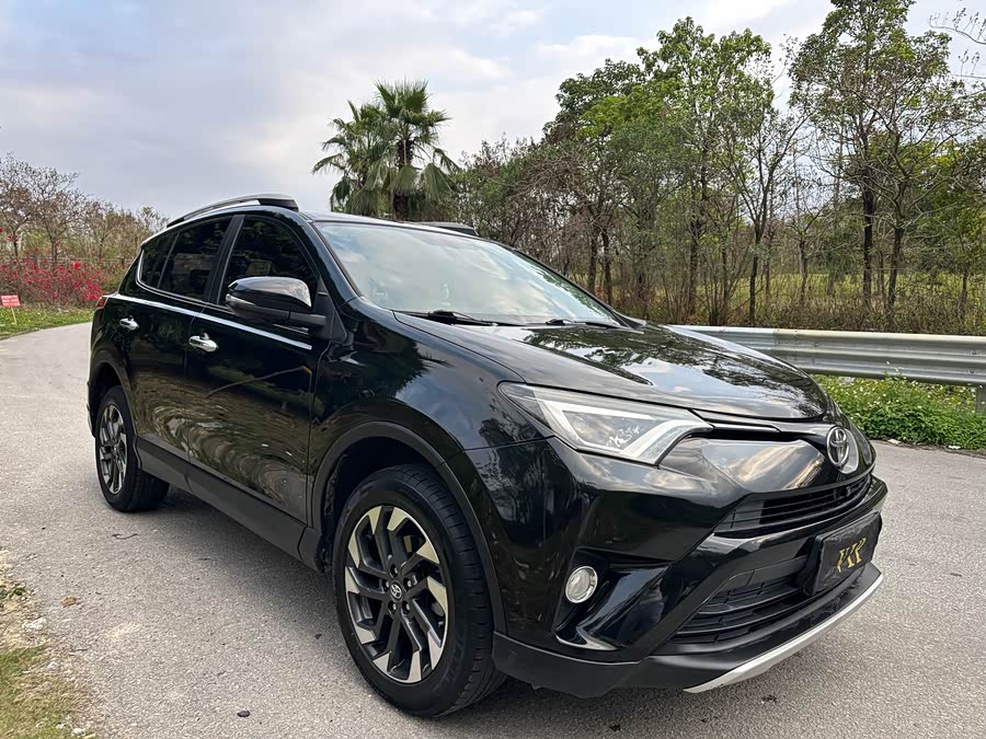 Toyota RAV4 2017 imagem de carro #4