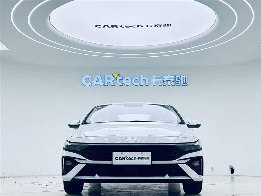 Hyundai Elantra imagen de coche #4