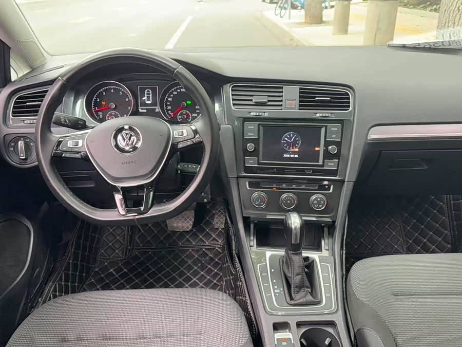 Volkswagen Golf 2015 car image #4