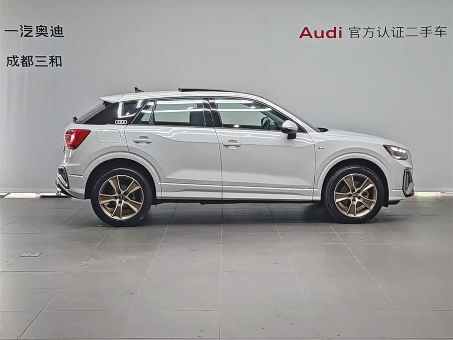 Audi Q2L 2024 صورة سيارة #4