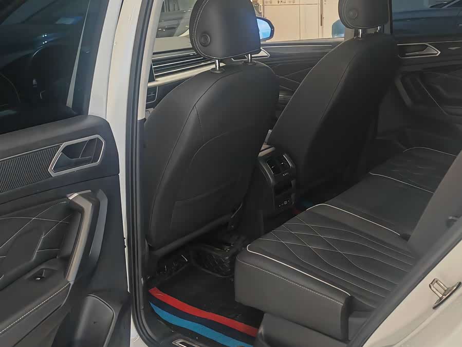 Volkswagen Tiguan L 2023 car image #4