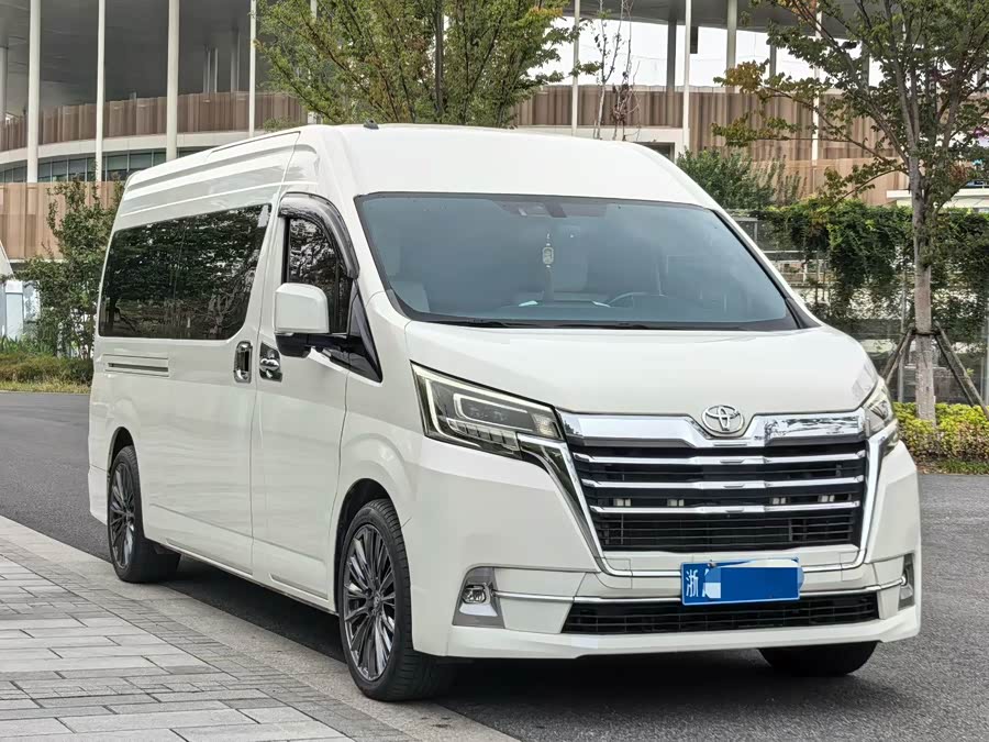 Toyota 2023 car image #4