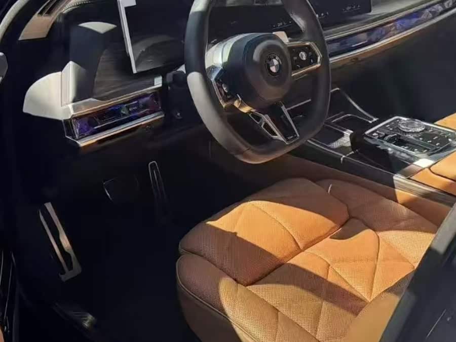 BMW 2025 car image #4