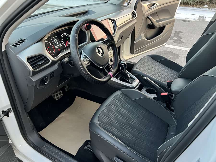 Volkswagen T-Cross 2021 #4 Volkswagen T-Cross 2021 car image #4