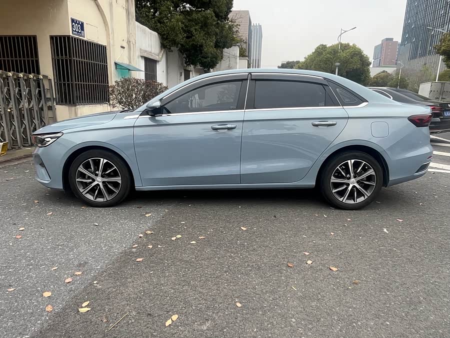 GEELY Emgrand 2023 #4 GEELY Emgrand 2023 car image #4