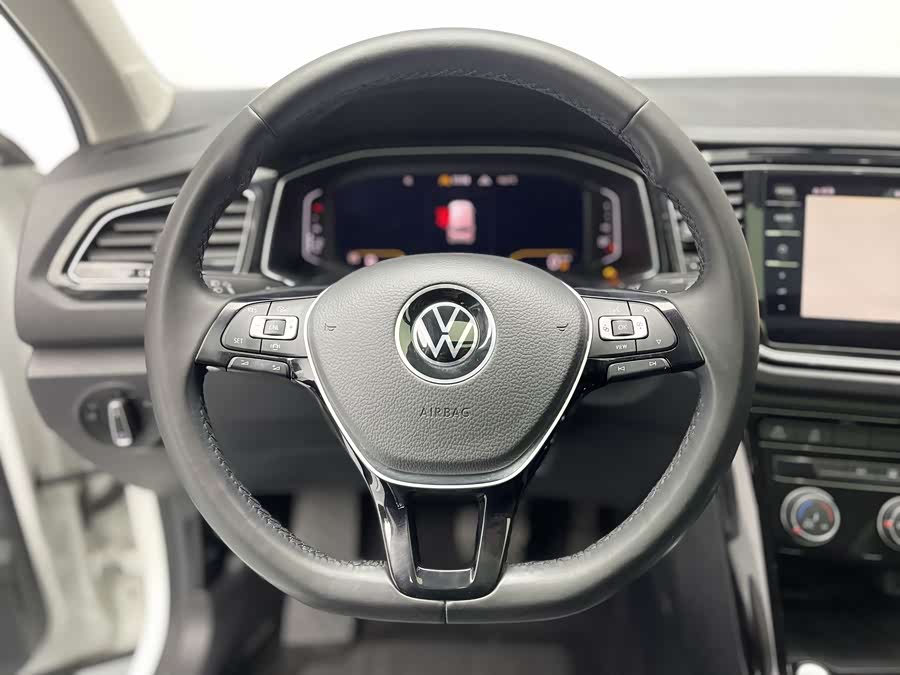 Volkswagen T-Roc 2022 car image #4