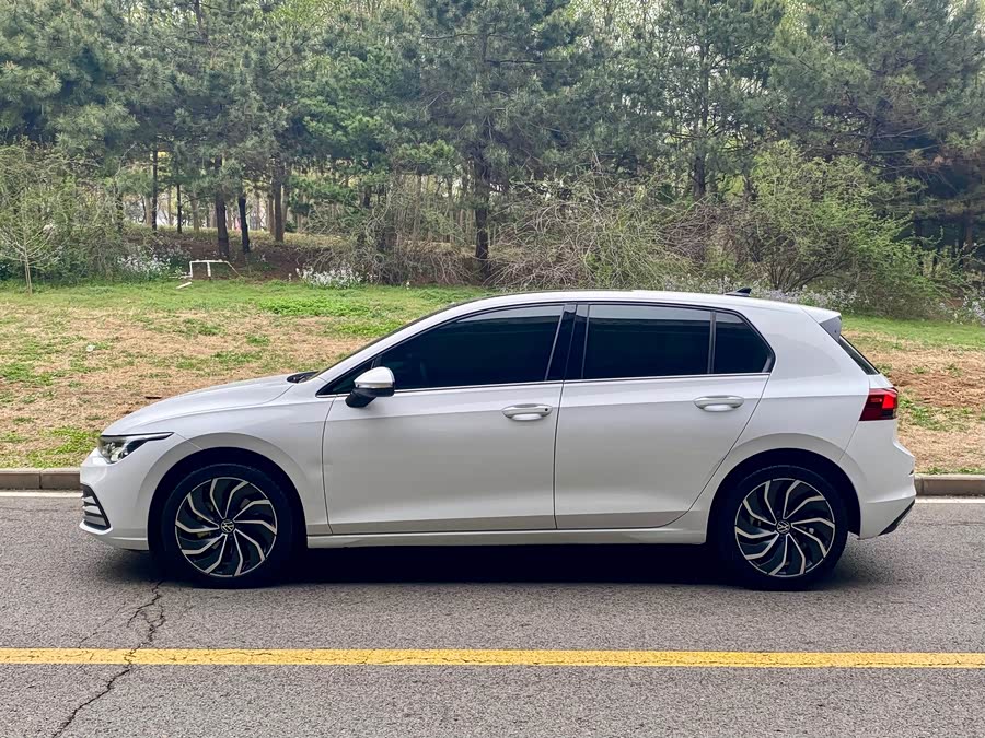 Volkswagen Golf 2021 car image #4