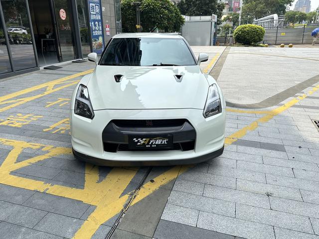 日产 日产GT-R 2010 汽车图片 #4