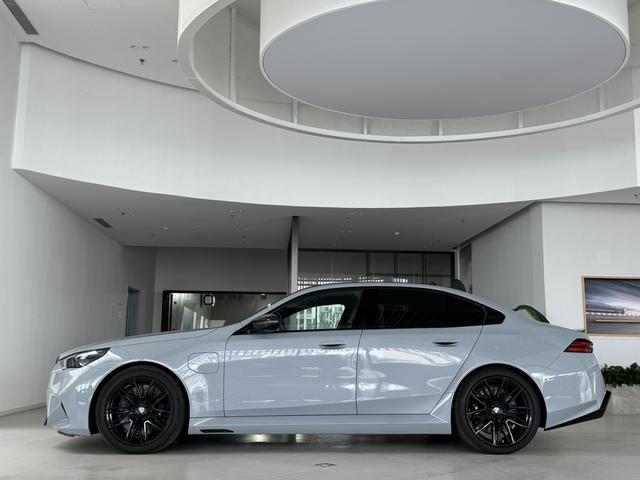 BMW M5 New Energy car image #4