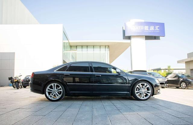 Audi S8 2009 car image #4