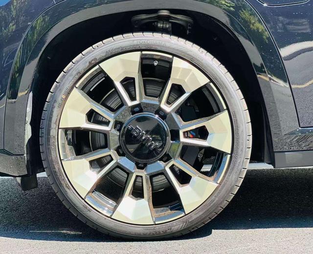 BMW XM 2025 car image #4