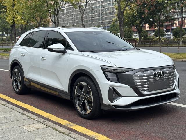 Audi Q5 e-tron 2024 #4 Audi Q5 e-tron 2024 صورة سيارة #4