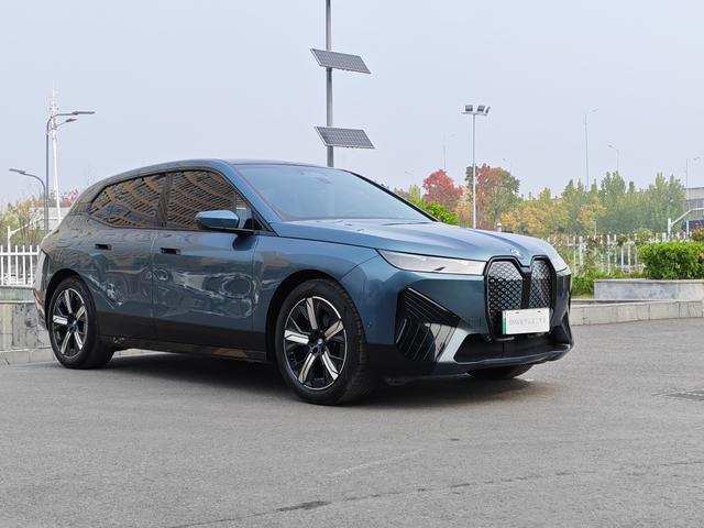 BMW iX 2023 immagine di auto #4