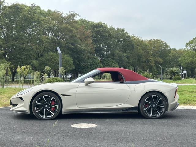 MG Cyberster car image #4