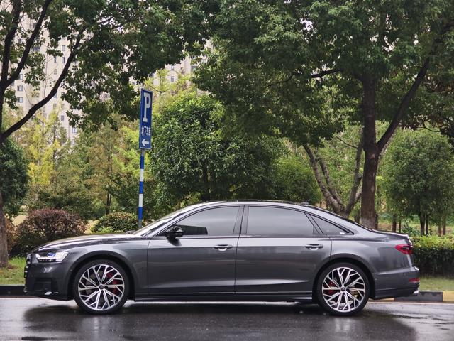 Audi S8 2021 car image #4