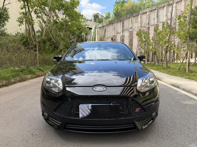 Ford Focus (Imported) 2013 #4 Ford Focus (Imported) 2013 صورة سيارة #4