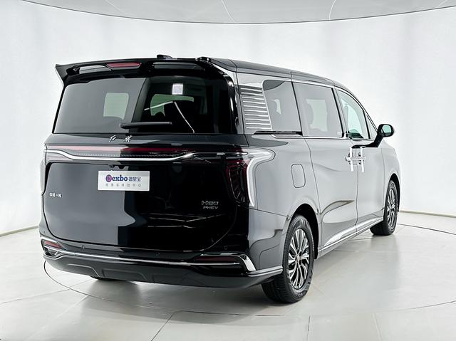HongQi HQ9 PHEV 2025 #4 HongQi HQ9 PHEV 2025 car image #4