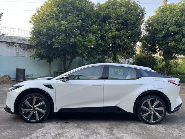 丰田 丰田bZ5 2025 汽车图片 #4