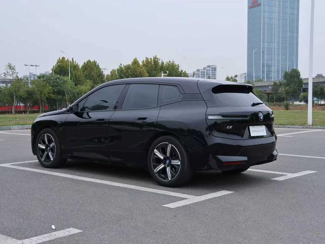 BMW iX 2023 #4 BMW iX 2023 car image #4