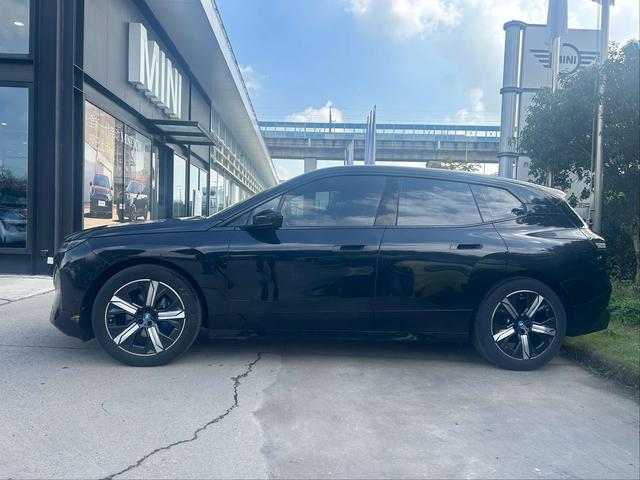 BMW iX 2022 car image #4