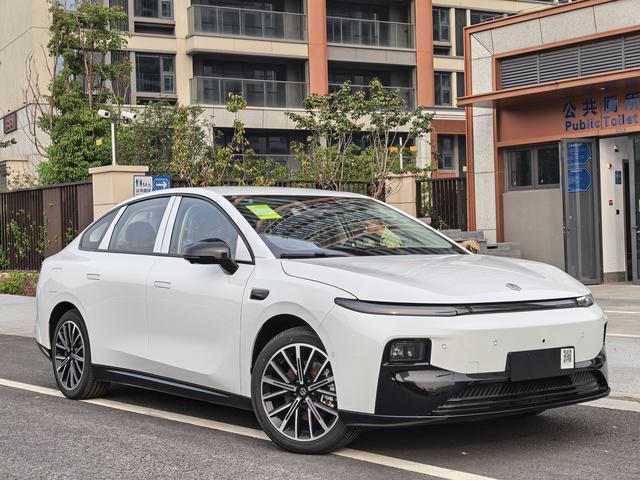 零跑汽车 零跑B01 2025 汽车图片 #4