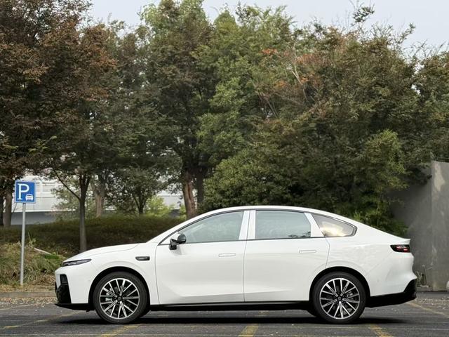 零跑汽车 零跑B01 汽车图片 #4