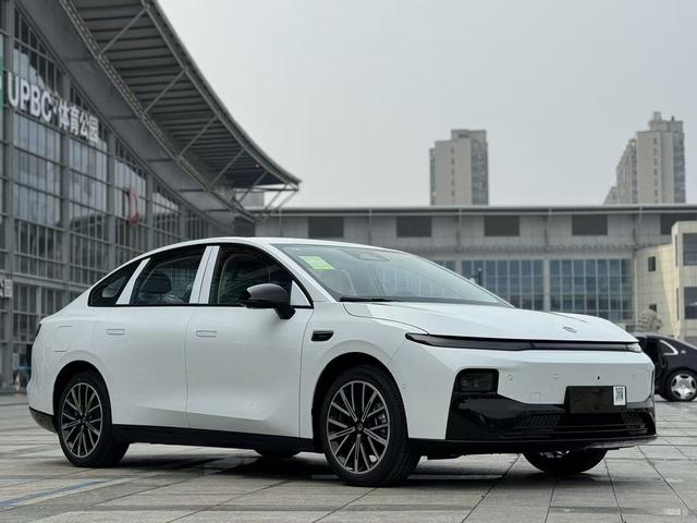 零跑汽车 零跑B01 汽车图片 #4