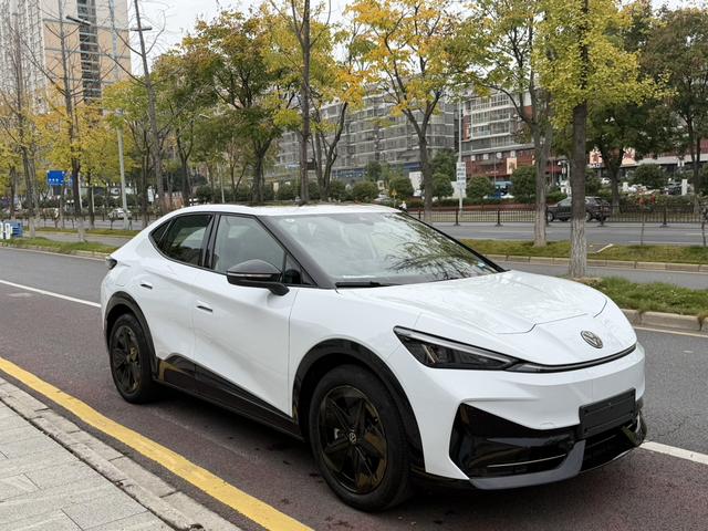 Volkswagen ID.UNYX 06 2024 image de voiture #4