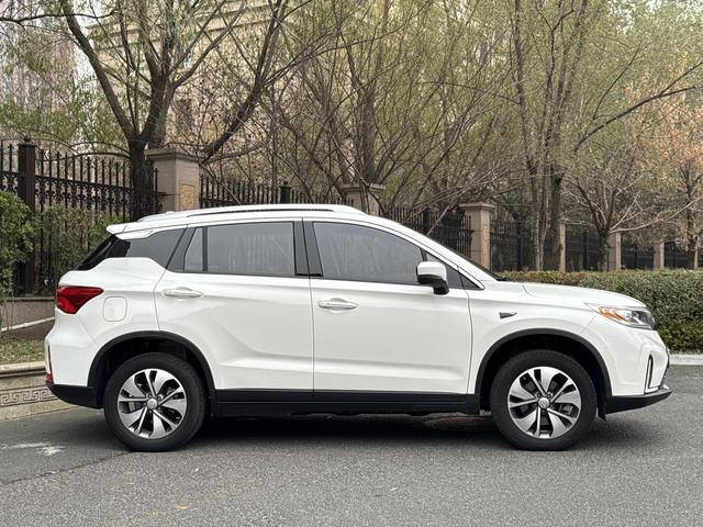 GAC ix4 2019 صورة سيارة #4