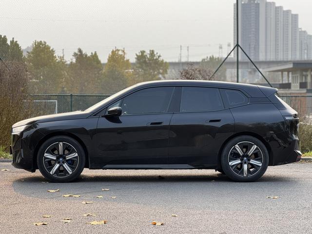 BMW iX 2022 car image #4