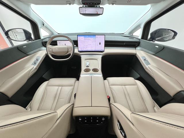 Xpeng X9 2024 صورة سيارة #4