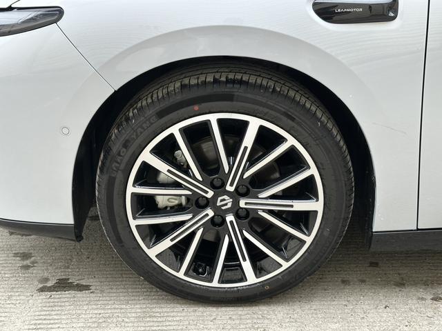 零跑汽车 零跑B01 2025 汽车图片 #4