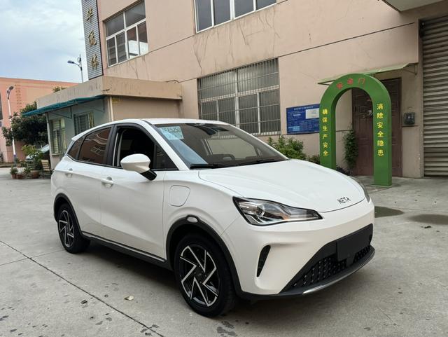 哪吒汽车 哪吒AYA 2023 汽车图片 #4