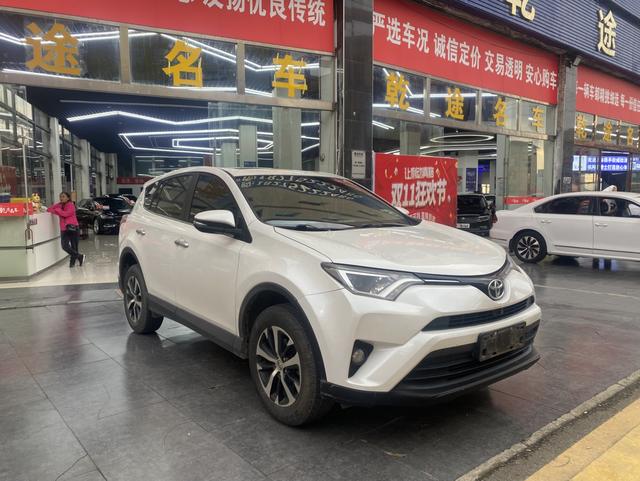 Toyota RAV4 Hybird E+ 2016 immagine di auto #4