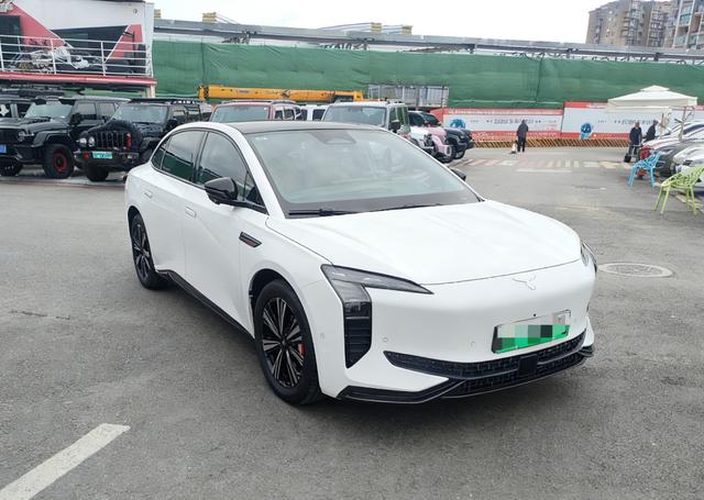 HongQi EH7 2024 #4 HongQi EH7 2024 car image #4