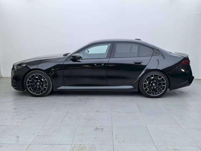 BMW M5 New Energy car image #4