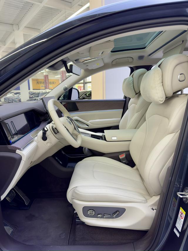 Denza N8 2025 صورة سيارة #4