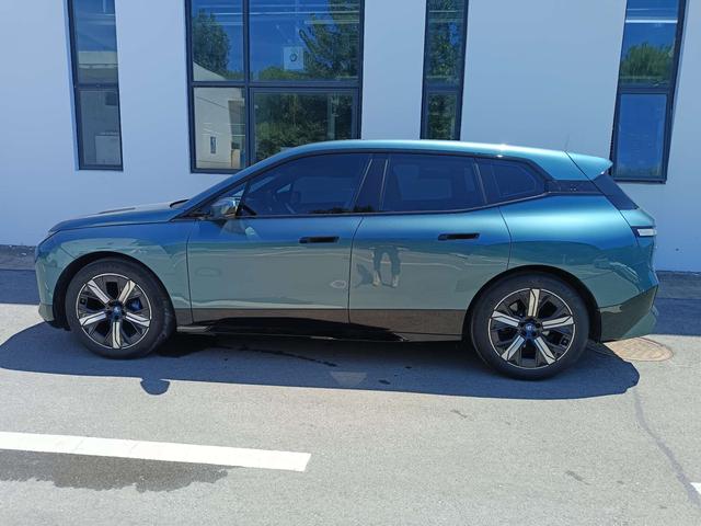 BMW iX 2023 car image #4