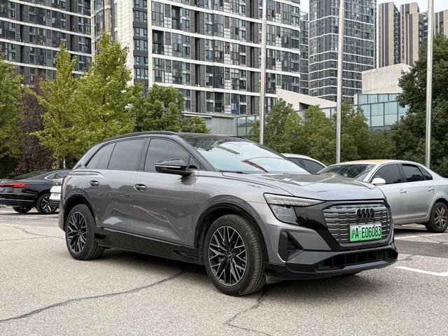 Audi Q5 e-tron 2023 immagine di auto #4