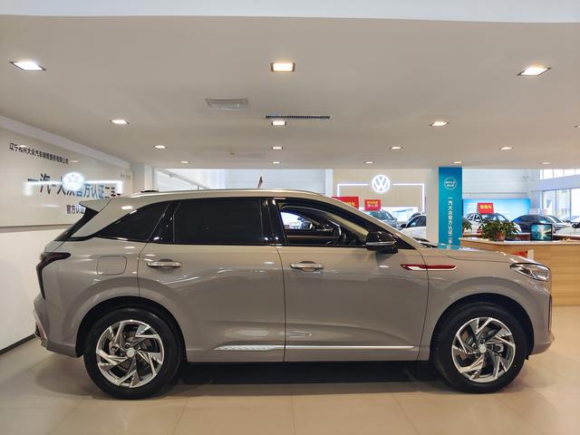 HongQi HS3 PHEV 2025 #4 HongQi HS3 PHEV 2025 car image #4