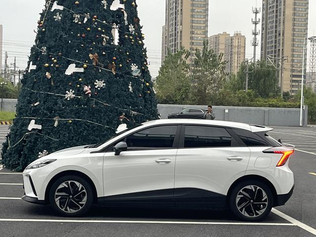 MG 4 EV 2023 car image #4