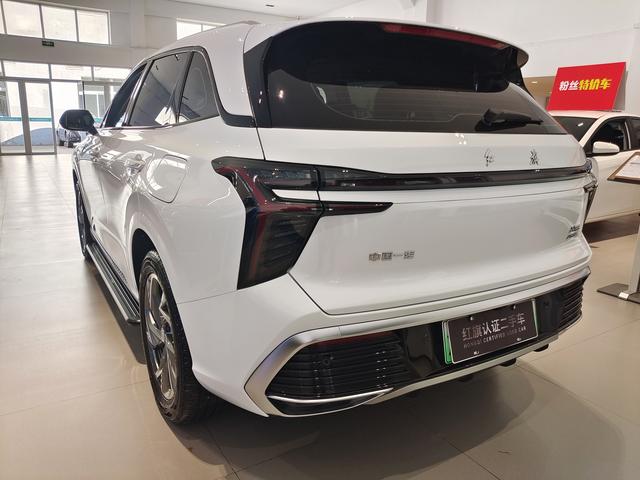 HongQi HS3 PHEV 2025 car image #4