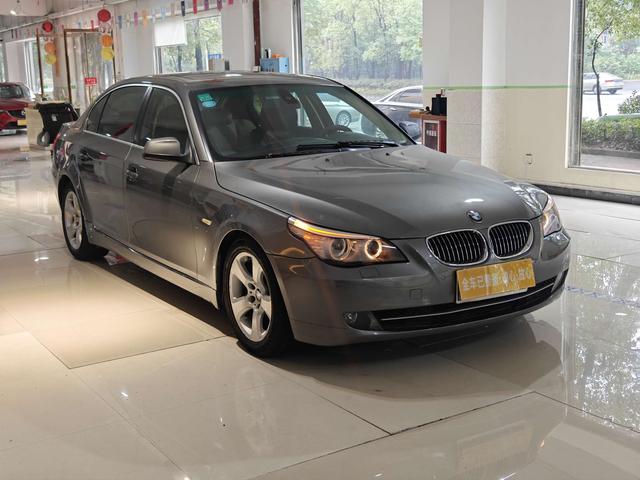 BMW X7 M60i 2010 car image #4