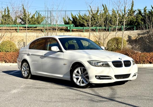 BMW i5 M60 2011 #4 BMW i5 M60 2011 car image #4